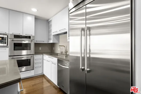 $2,150,000 | 907 Lincoln Boulevard, Unit PH 302, Santa Monica, CA 90403