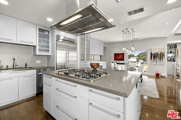 $2,150,000 | 907 Lincoln Boulevard, Unit PH 302, Santa Monica, CA 90403
