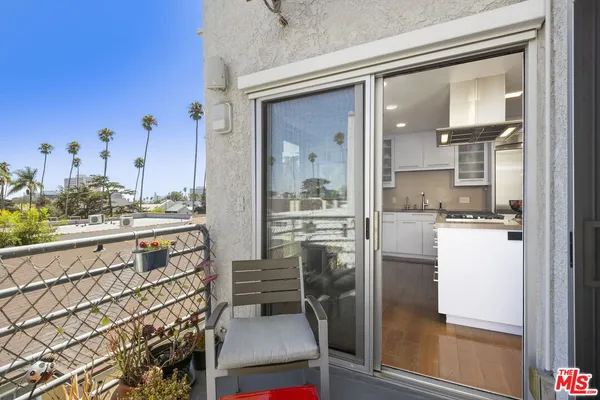 $2,150,000 | 907 Lincoln Boulevard, Unit PH 302, Santa Monica, CA 90403