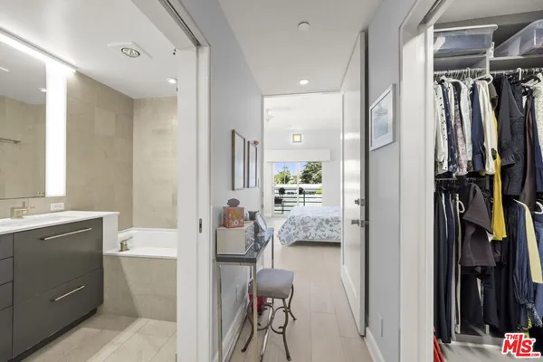 $2,150,000 | 907 Lincoln Boulevard, Unit PH 302, Santa Monica, CA 90403