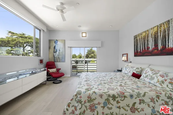 $2,150,000 | 907 Lincoln Boulevard, Unit PH 302, Santa Monica, CA 90403