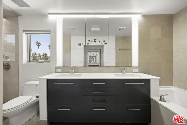 $2,150,000 | 907 Lincoln Boulevard, Unit PH 302, Santa Monica, CA 90403