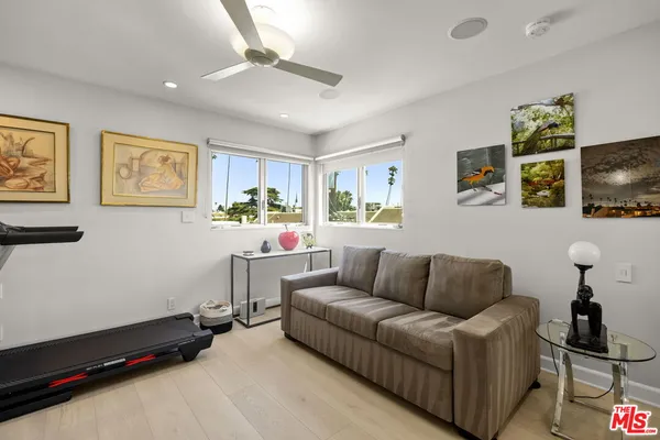 $2,150,000 | 907 Lincoln Boulevard, Unit PH 302, Santa Monica, CA 90403
