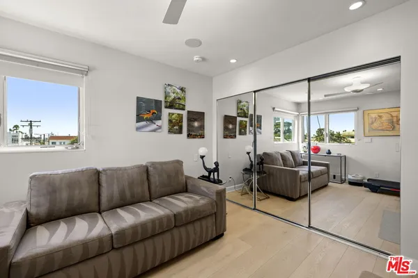 $2,150,000 | 907 Lincoln Boulevard, Unit PH 302, Santa Monica, CA 90403