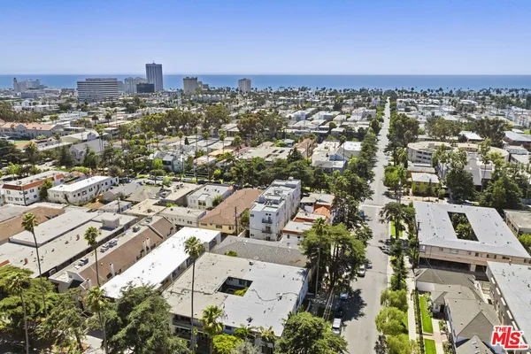 $2,150,000 | 907 Lincoln Boulevard, Unit PH 302, Santa Monica, CA 90403