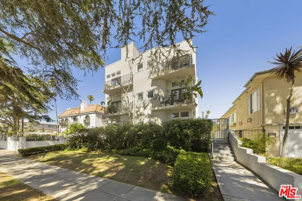 $2,150,000 | 907 Lincoln Boulevard, Unit PH 302, Santa Monica, CA 90403