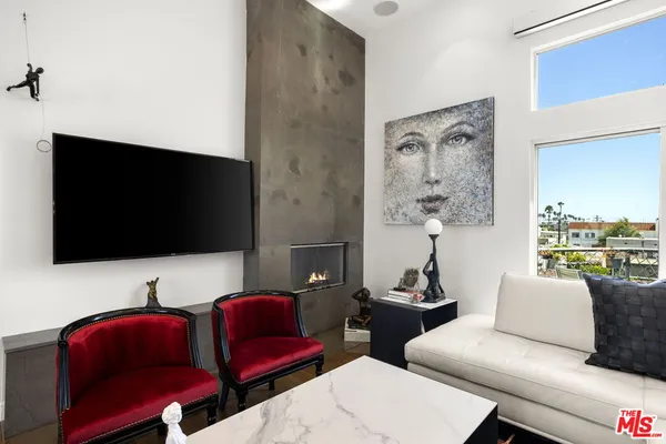 $2,150,000 | 907 Lincoln Boulevard, Unit PH 302, Santa Monica, CA 90403