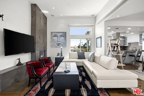 $2,150,000 | 907 Lincoln Boulevard, Unit PH 302, Santa Monica, CA 90403