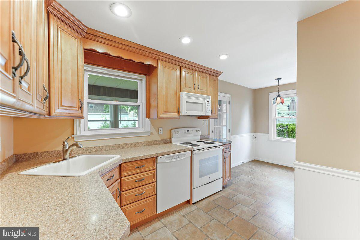 1309 Dermond Road Drexel Hill, PA 19026 - Photo 14 of 24