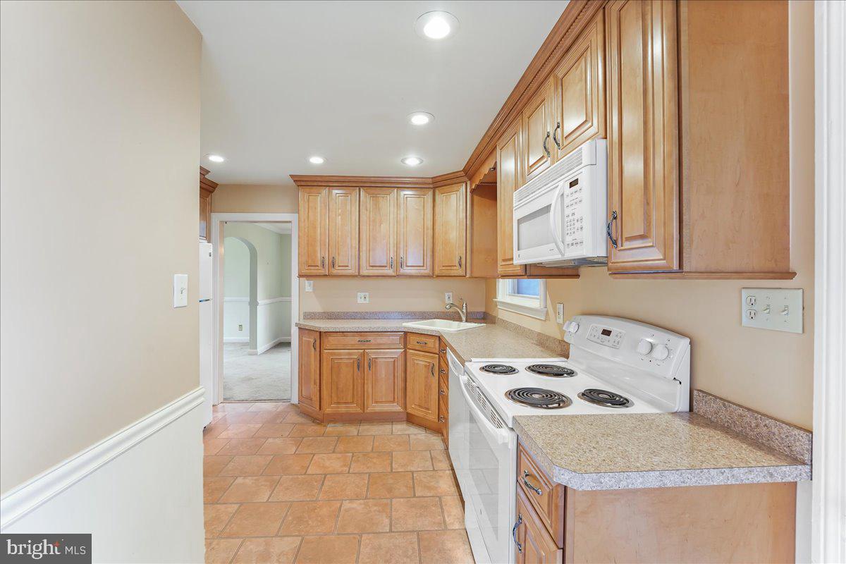 1309 Dermond Road Drexel Hill, PA 19026 - Photo 15 of 24