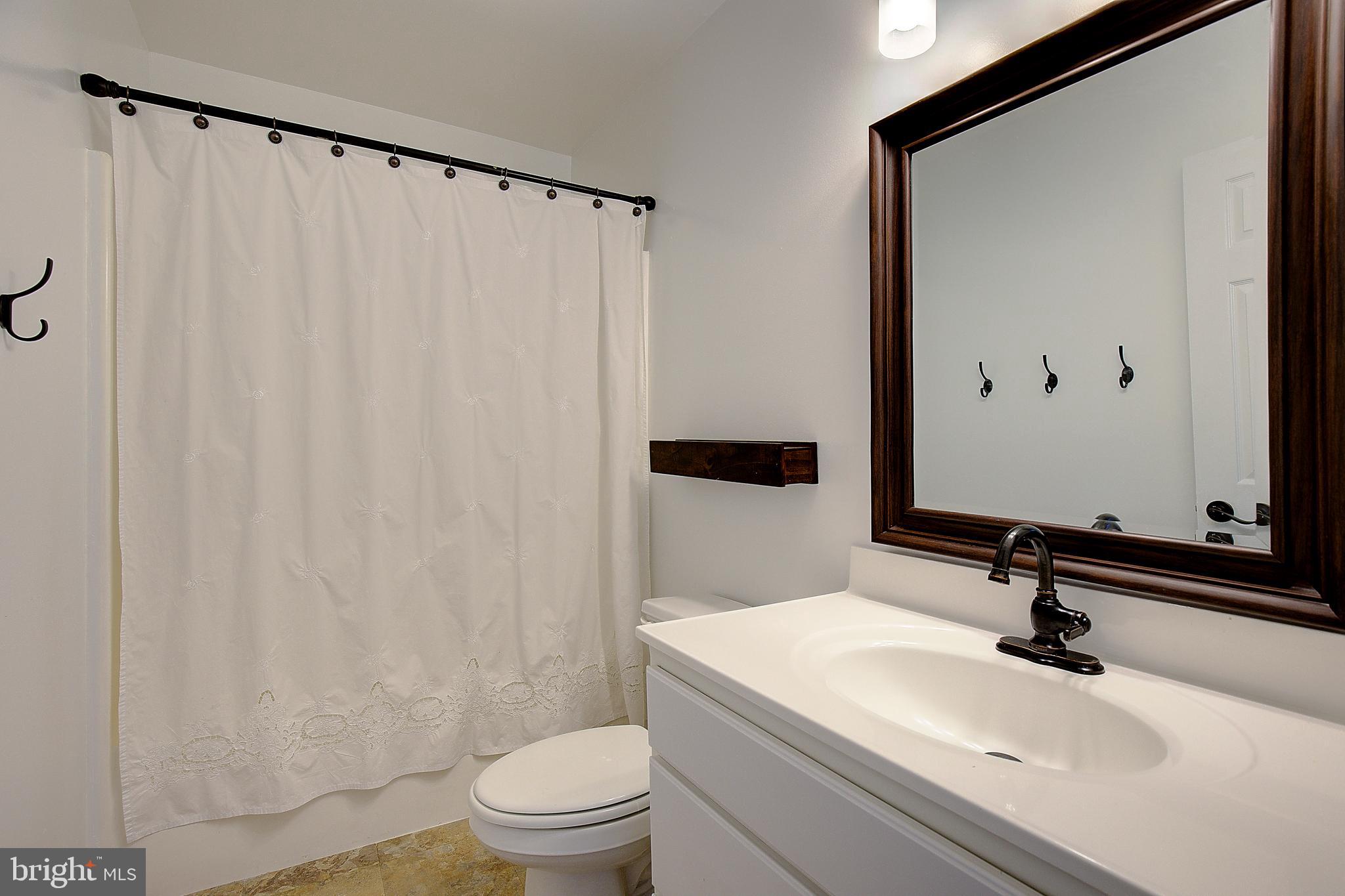 3513 Oak Drive Edgewater, MD 21037 - Photo 31 of 38 Guest Full Bathroom