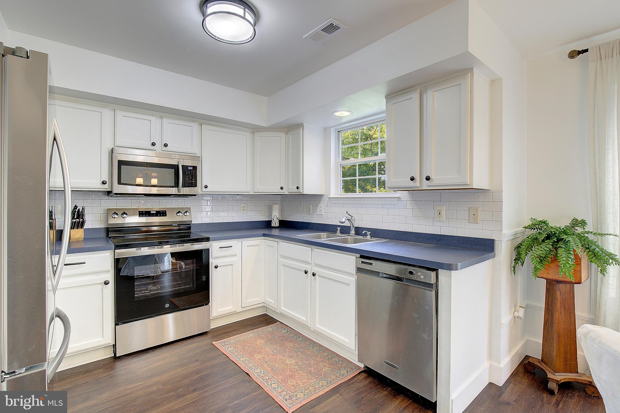 3513 Oak Drive Edgewater, MD 21037 - Photo 7 of 38 Kitchen