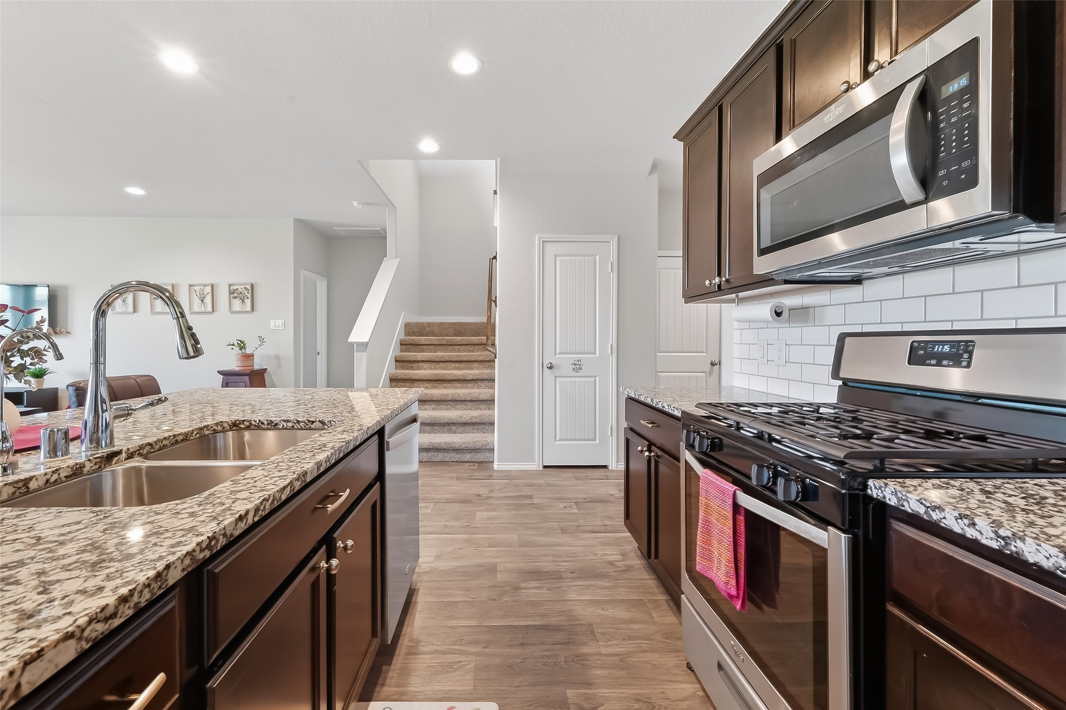 723 Acacia Park Lane Rosharon, TX 77583 - Photo 11 of 42