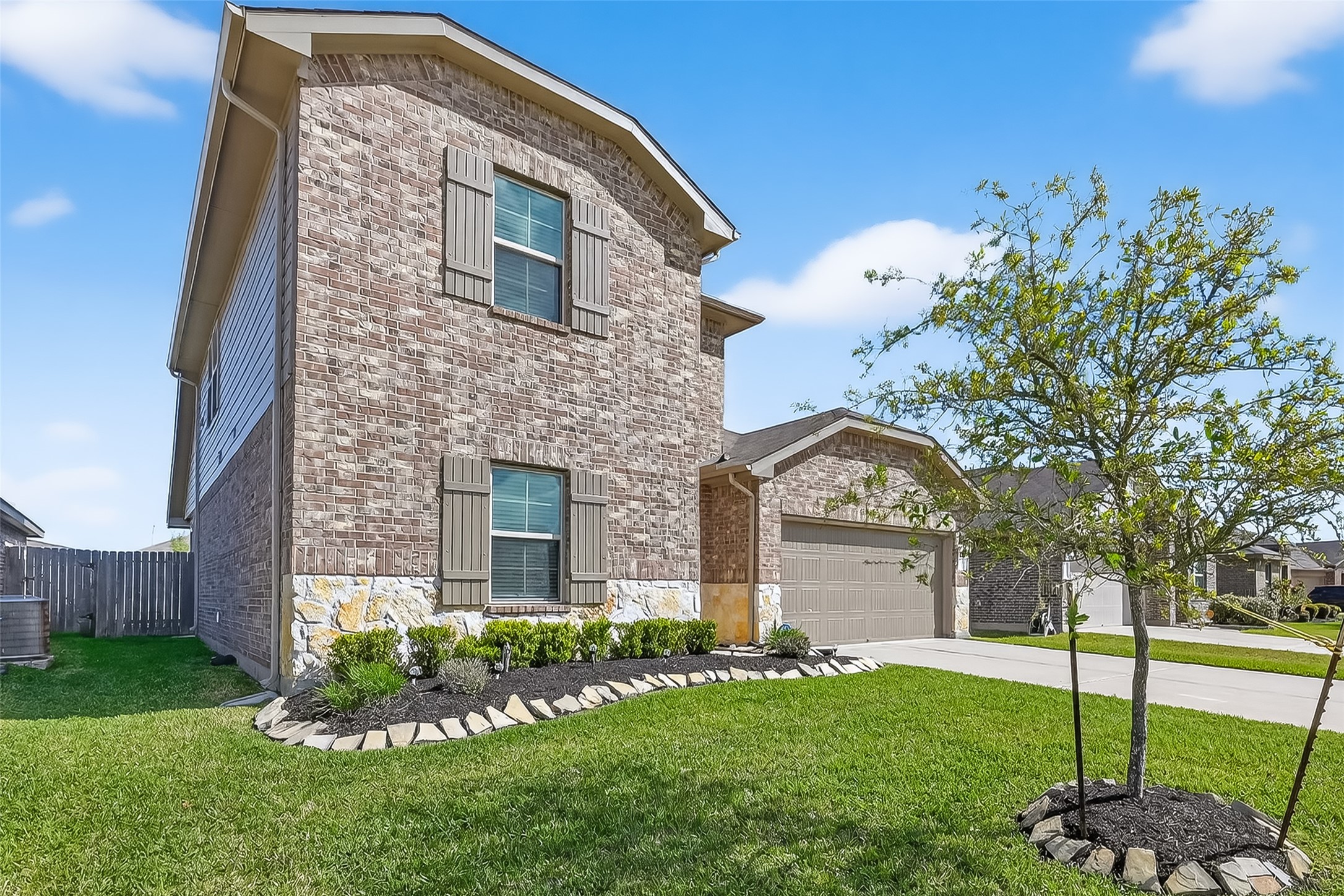 723 Acacia Park Lane Rosharon, TX 77583 - Photo 2 of 42