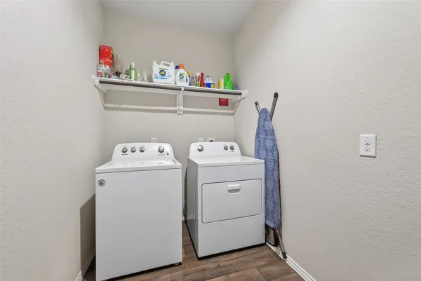 $300,000 | 723 Acacia Park Lane, Rosharon, TX 77583