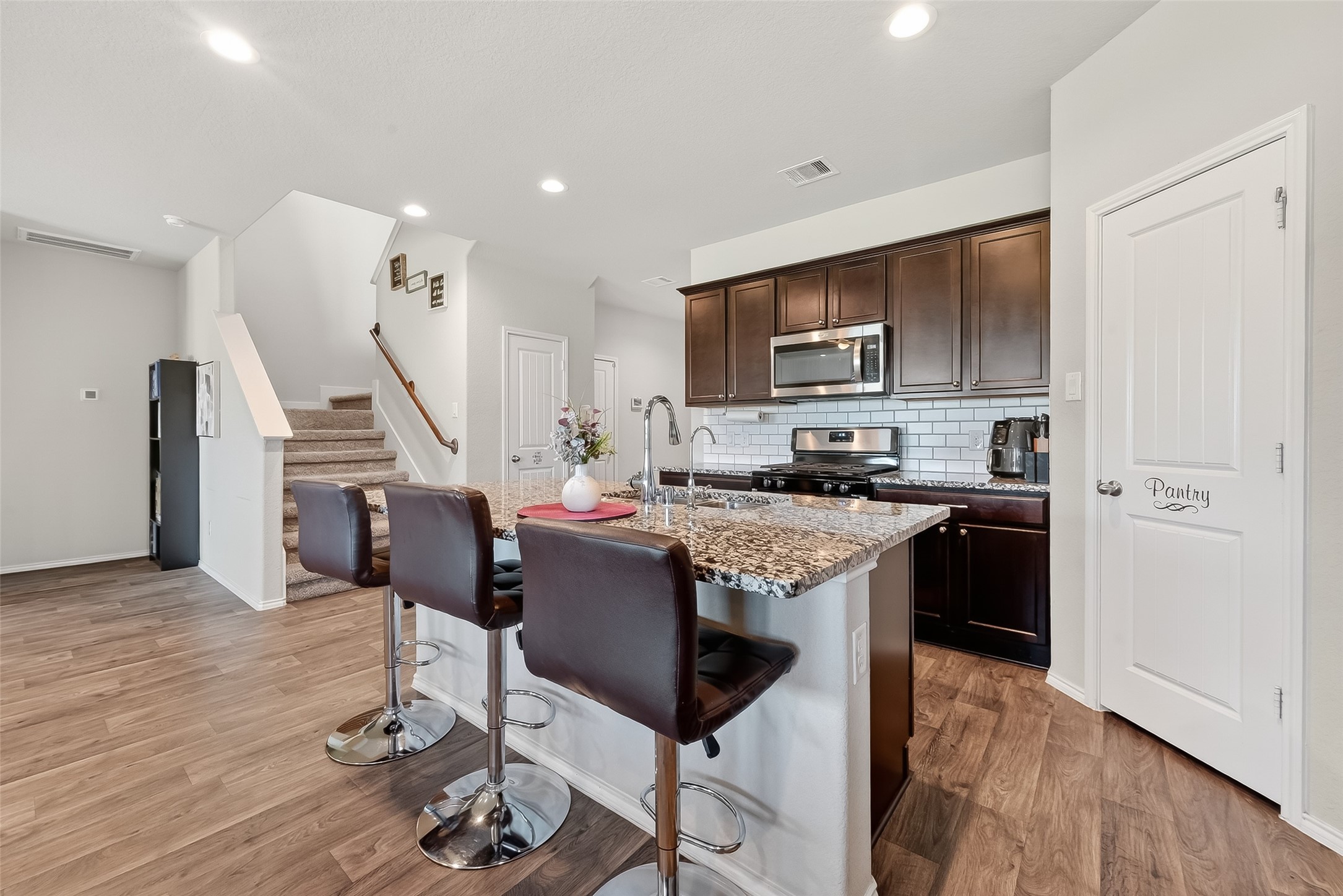 723 Acacia Park Lane Rosharon, TX 77583 - Photo 10 of 42