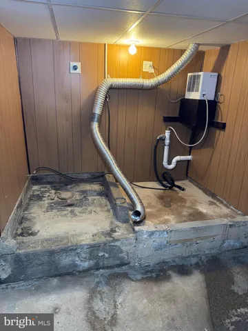 a view of utility room