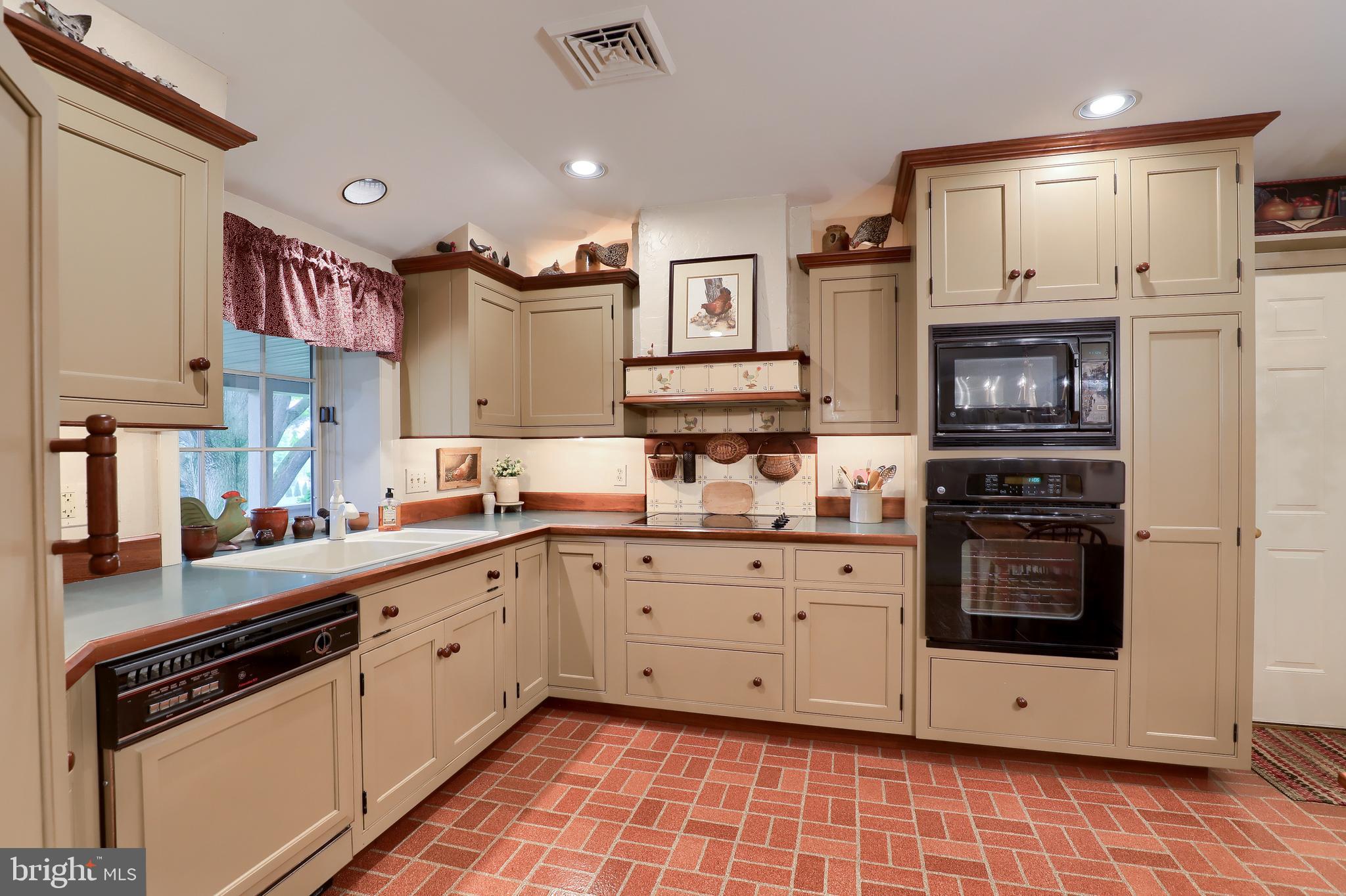 1608 Silver Spring Road Landisville, PA 17538 - Photo 13 of 38 Gallery Image 13