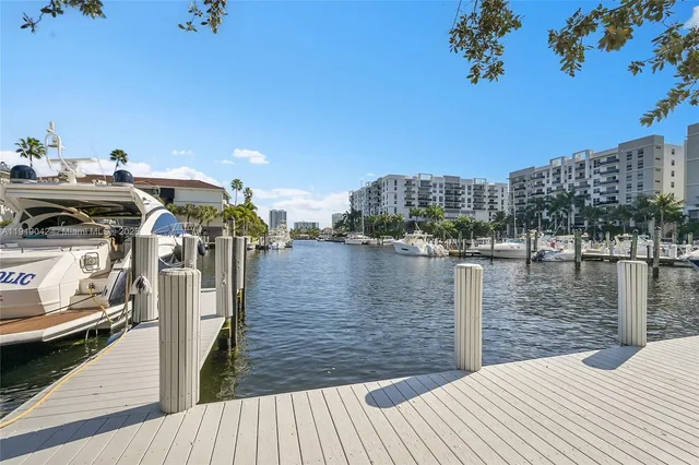 $4,900 | 3200 Port Royale Drive North, Unit 1009, Fort Lauderdale, FL 33308