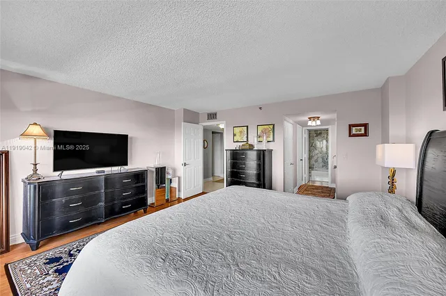 $4,900 | 3200 Port Royale Drive North, Unit 1009, Fort Lauderdale, FL 33308