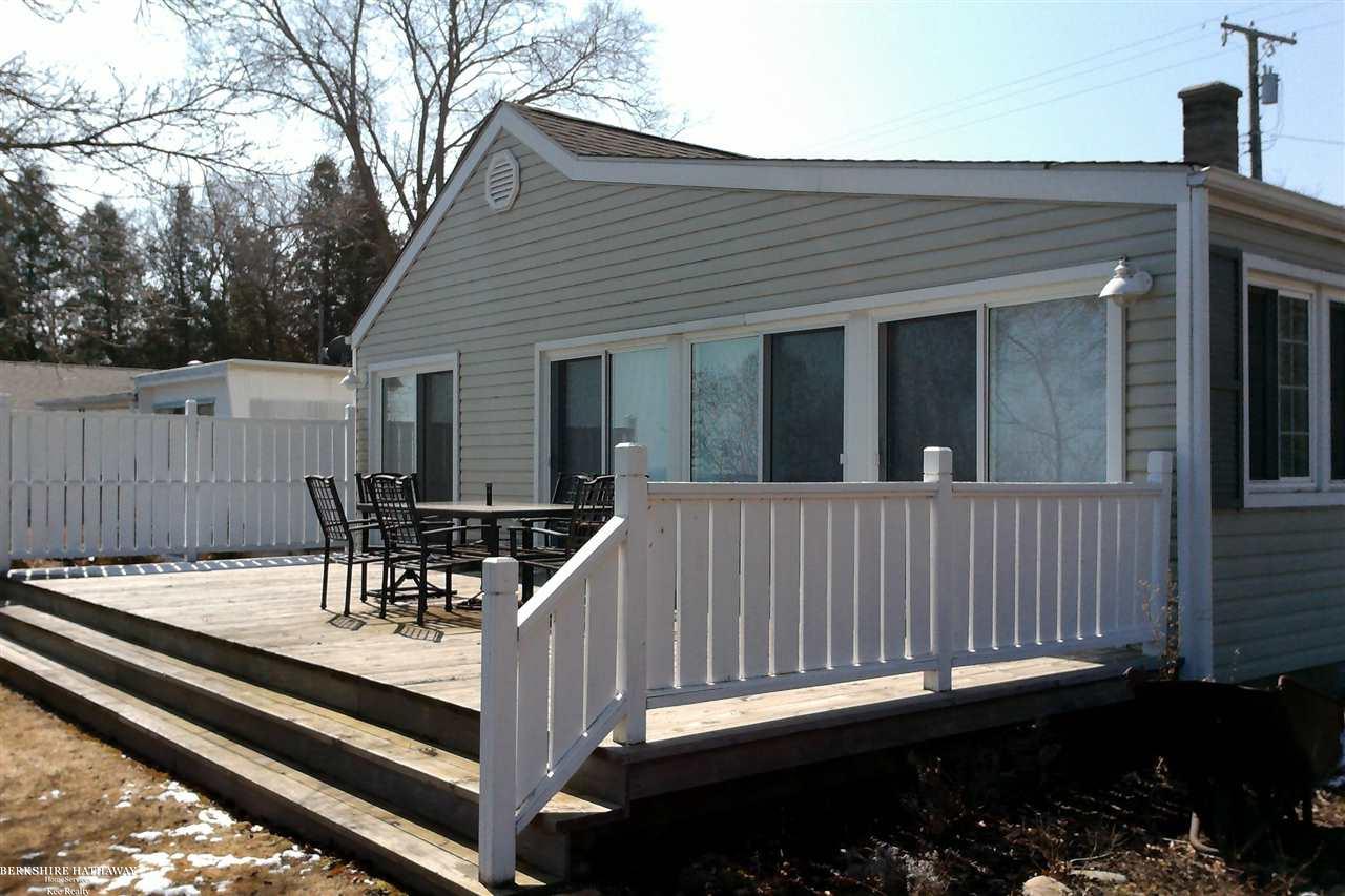 2245 Lakeshore Road Applegate, MI 48401 - Photo 7 of 40 31236130-6.JPG