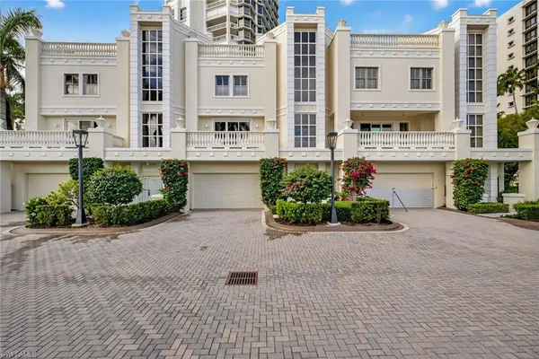 $2,595,000 | 4021 Gulf Shore Boulevard North, Unit V19, Naples, FL 34103
