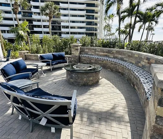 $2,595,000 | 4021 Gulf Shore Boulevard North, Unit V19, Naples, FL 34103