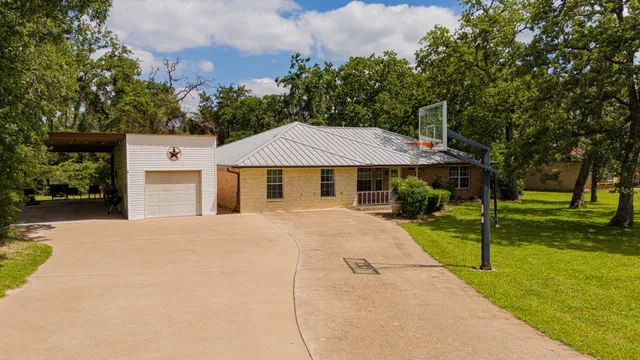 $375,000 | 36 Jamaica Lane, Normangee, TX 77871