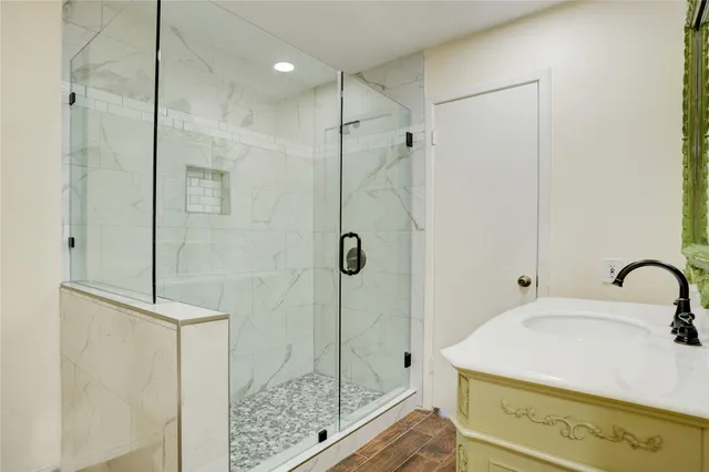 $416,000 | 15 Bendwood Drive, Sugar Land, TX 77478