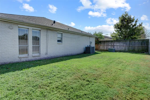 $416,000 | 15 Bendwood Drive, Sugar Land, TX 77478