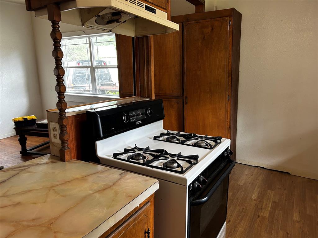 910 West Long Stephenville, TX 76401 - Photo 25 of 40 a kitchen with a stove and a window