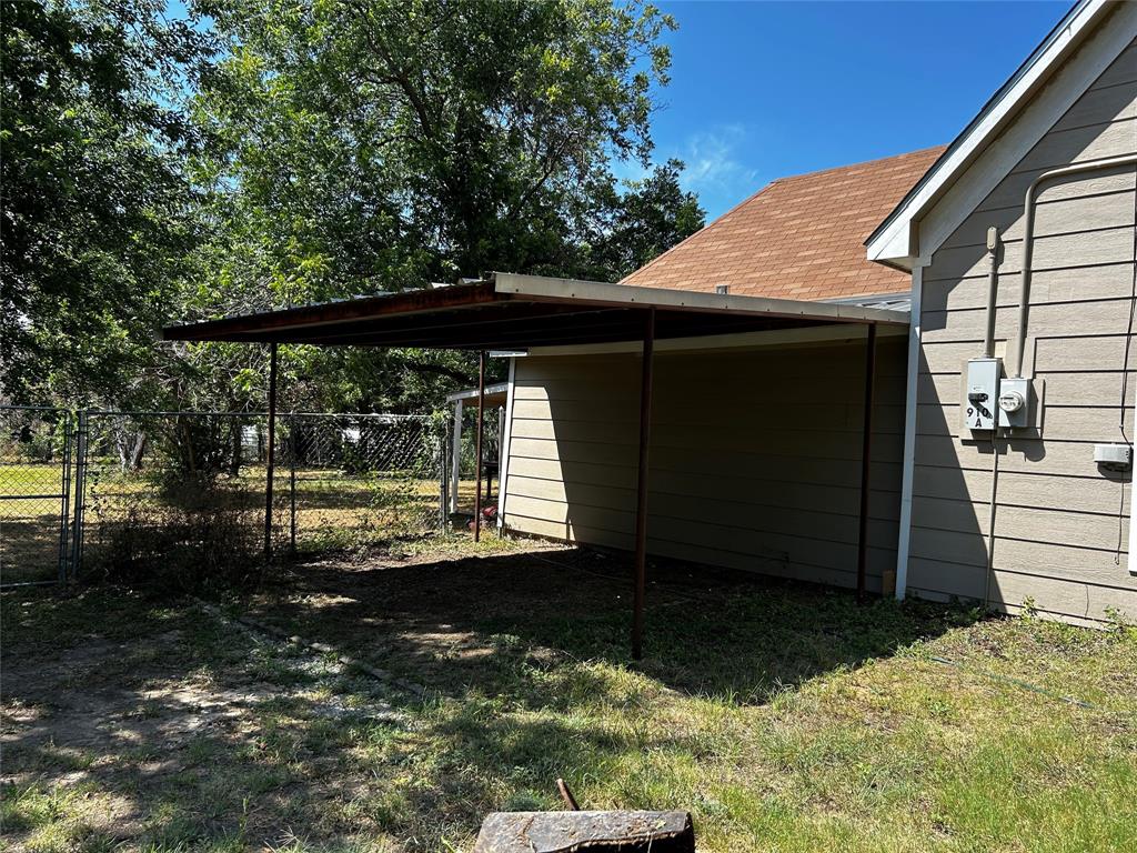 910 West Long Stephenville, TX 76401 - Photo 39 of 40 a backyard of a house with lots of green space