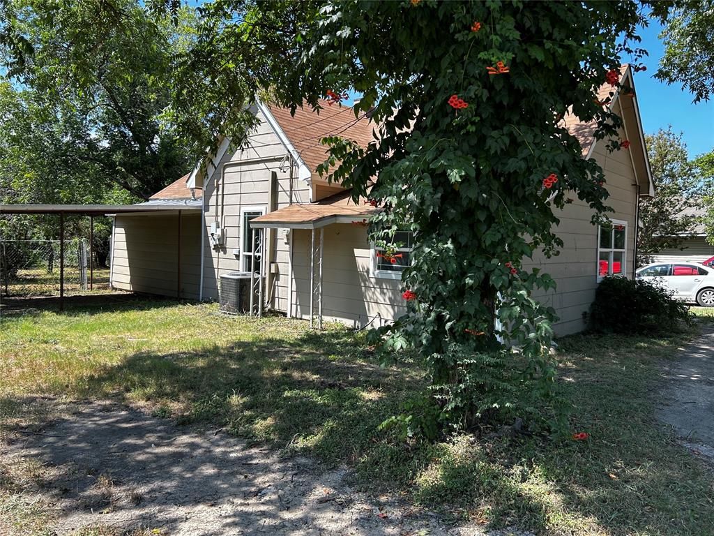 910 West Long Stephenville, TX 76401 - Photo 40 of 40 a front view of a house with a garden