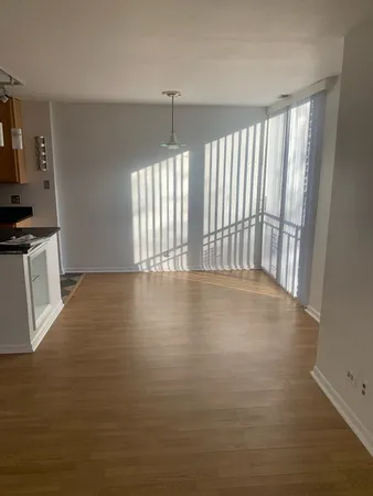 $219,500 | 5820 Oakwood Drive, Unit 5L, Lisle, IL 60532