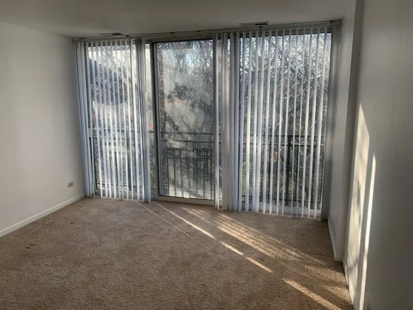 $219,500 | 5820 Oakwood Drive, Unit 5L, Lisle, IL 60532