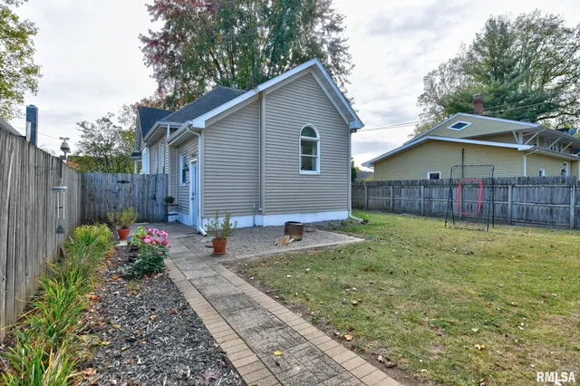 $130,000 | 801 East Park Street, Taylorville, IL 62568