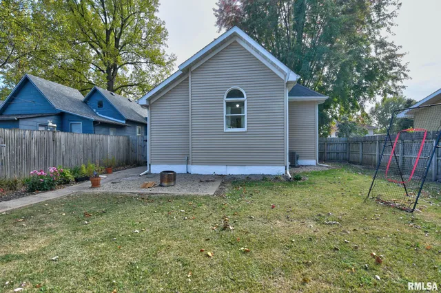 $130,000 | 801 East Park Street, Taylorville, IL 62568