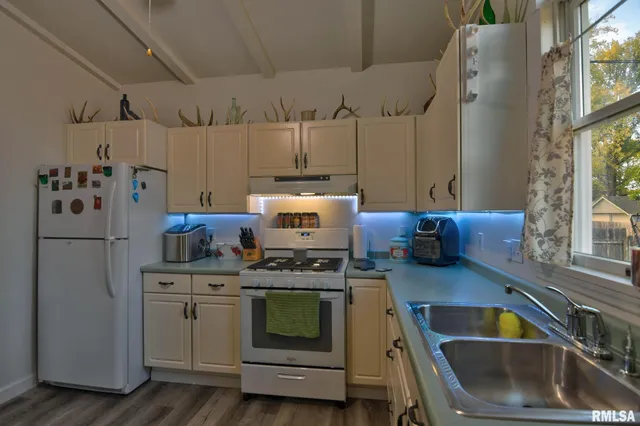 $130,000 | 801 East Park Street, Taylorville, IL 62568