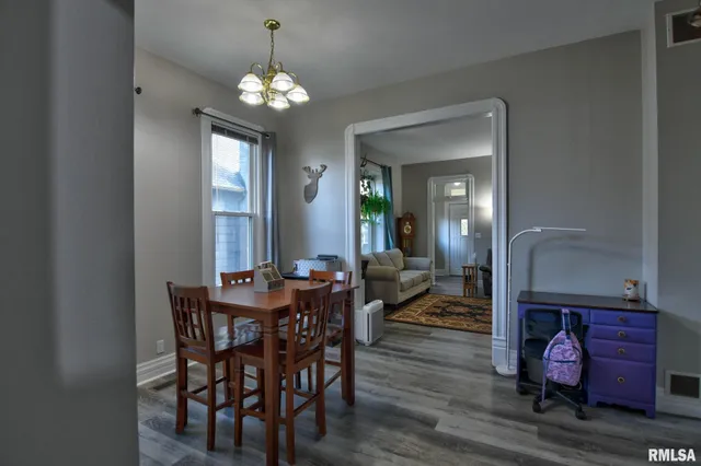 $130,000 | 801 East Park Street, Taylorville, IL 62568