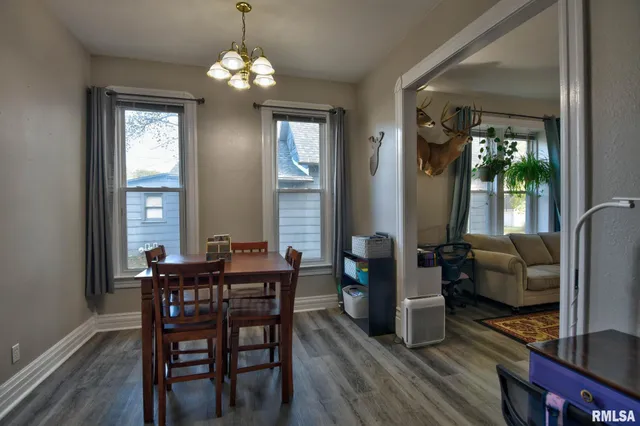 $130,000 | 801 East Park Street, Taylorville, IL 62568