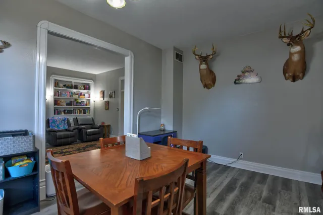 $130,000 | 801 East Park Street, Taylorville, IL 62568