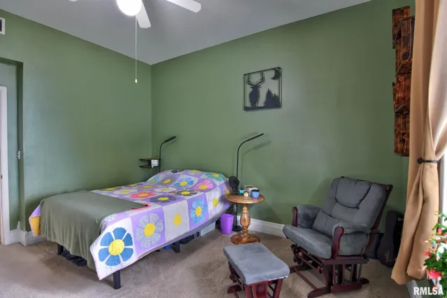 $130,000 | 801 East Park Street, Taylorville, IL 62568