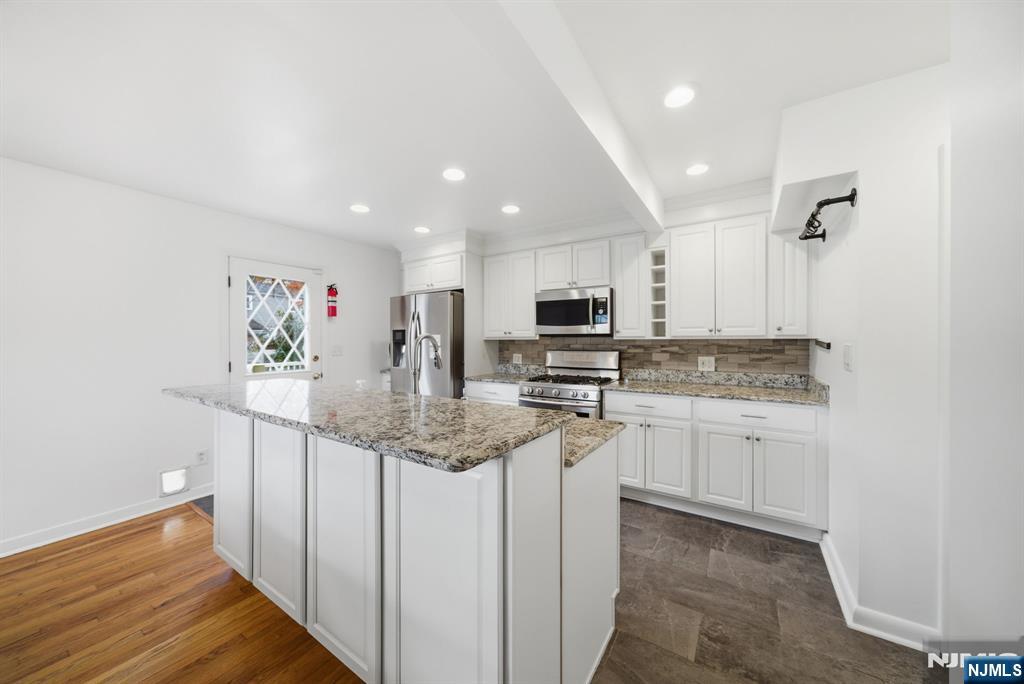 61 Rose Street Cresskill, NJ 07626 - Photo 11 of 48