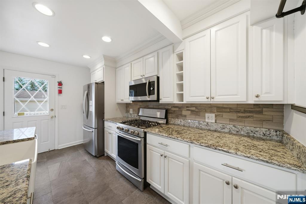 61 Rose Street Cresskill, NJ 07626 - Photo 14 of 48