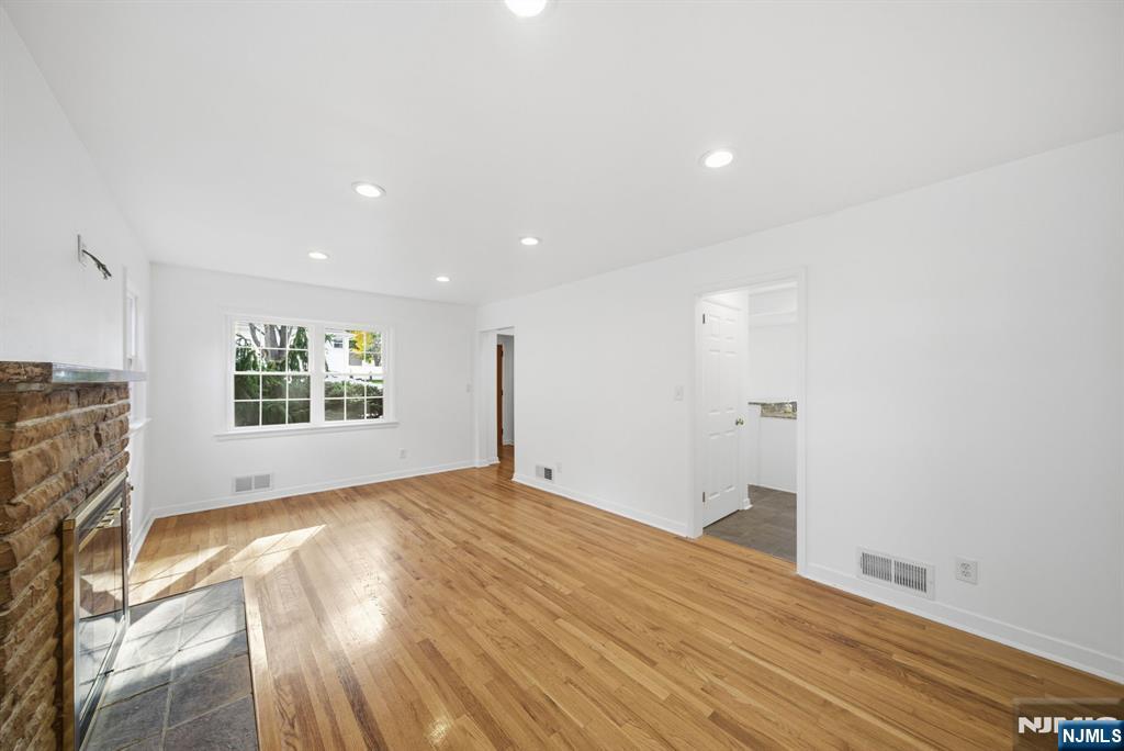 61 Rose Street Cresskill, NJ 07626 - Photo 5 of 48