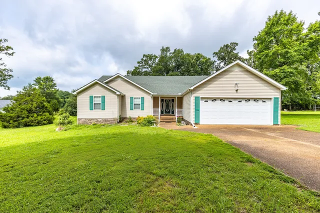 $279,000 | 128 Pin Oaks Lane, Hohenwald, TN 38462