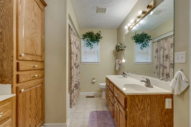 $279,000 | 128 Pin Oaks Lane, Hohenwald, TN 38462