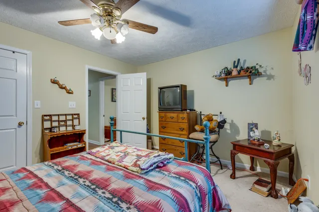 $279,000 | 128 Pin Oaks Lane, Hohenwald, TN 38462