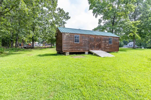 $279,000 | 128 Pin Oaks Lane, Hohenwald, TN 38462