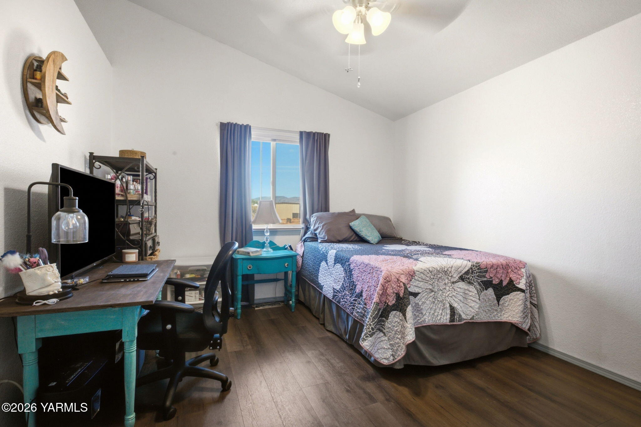 550 Red Tail Road Yakima, WA 98908 - Photo 23 of 41 Bedroom #2